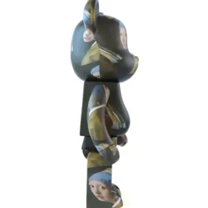 Sélectionné par Fleux Sculptures & Figurines>Bearbrick 1000% Johannes Vermeer - La Jeune Fille A La Perle - 72 Cm